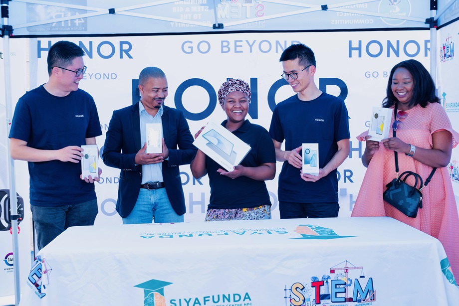 HONOR Technologies Africa Gifts Devices to Siyafunda CTC