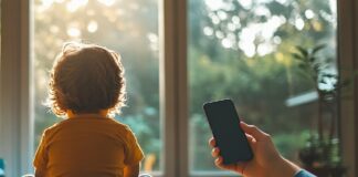 How to avoid putting kids at risk when posting photos