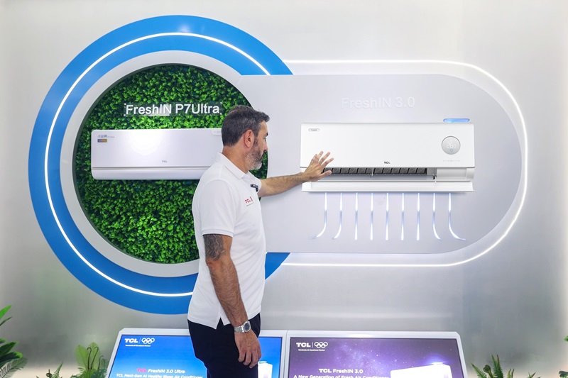 Arsenal Legend Robert Pirés Visits TCL Air Conditioner